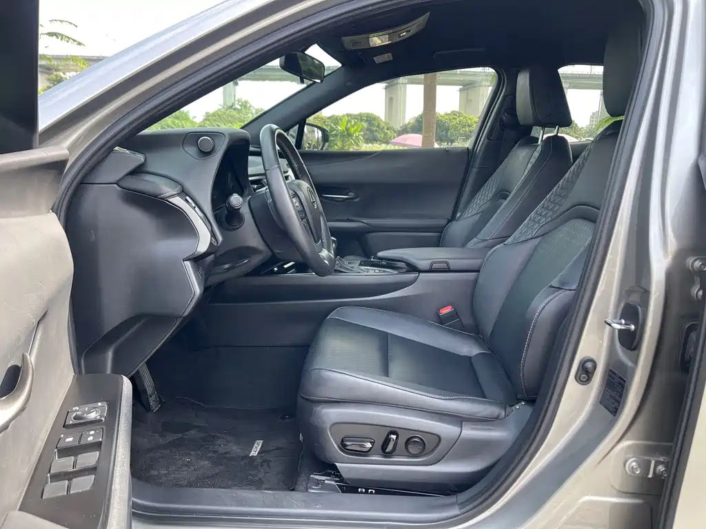Lexus UX — фото 21