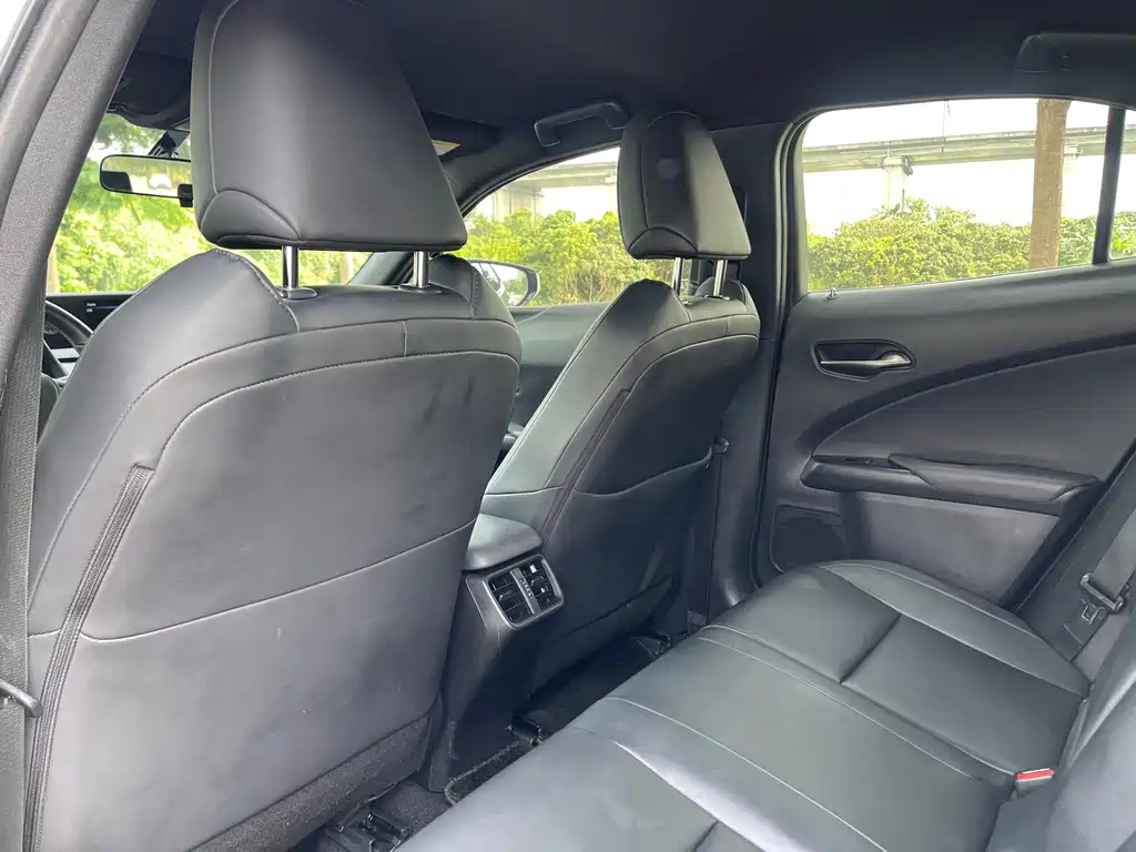 Lexus UX — фото 26