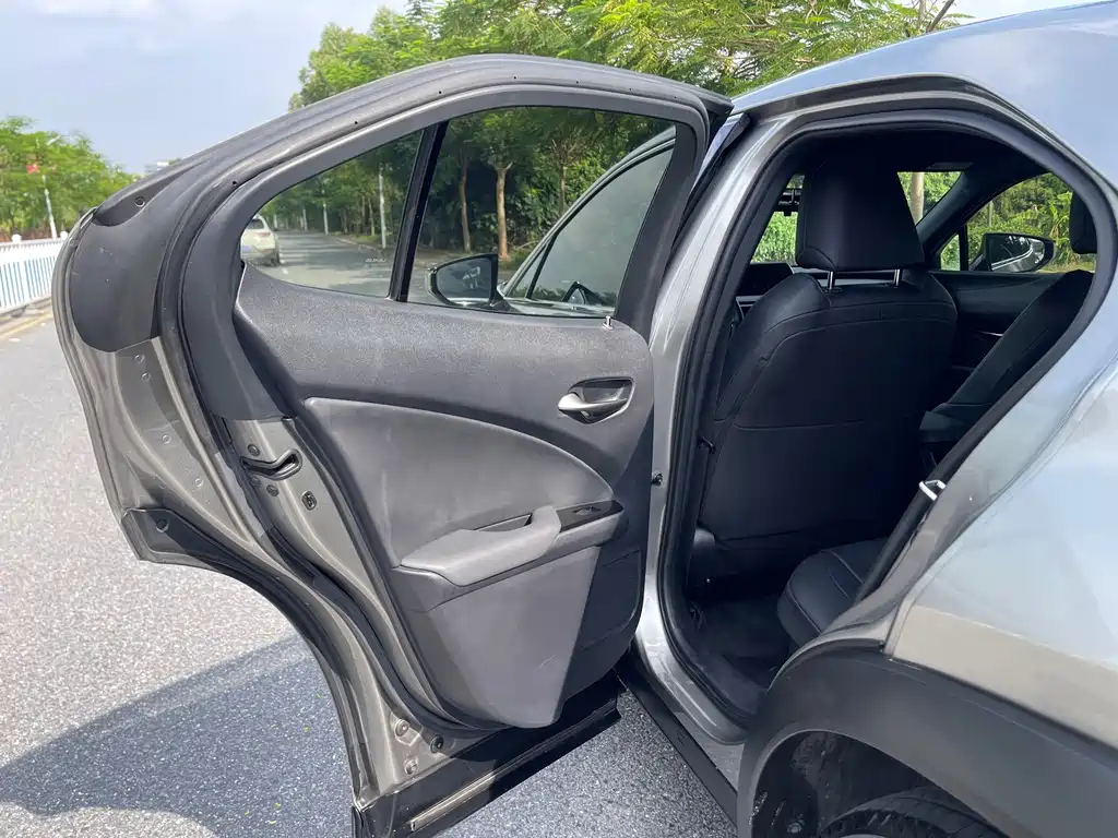 Lexus UX — фото 29
