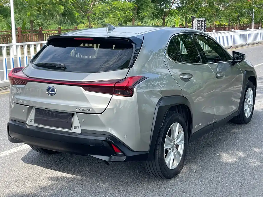 Lexus UX — фото 6