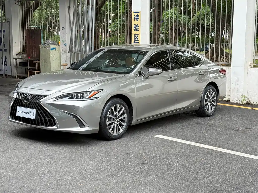 Lexus ES — фото 3