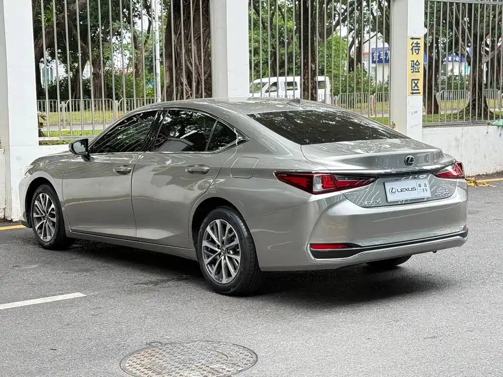 Lexus ES — фото 7
