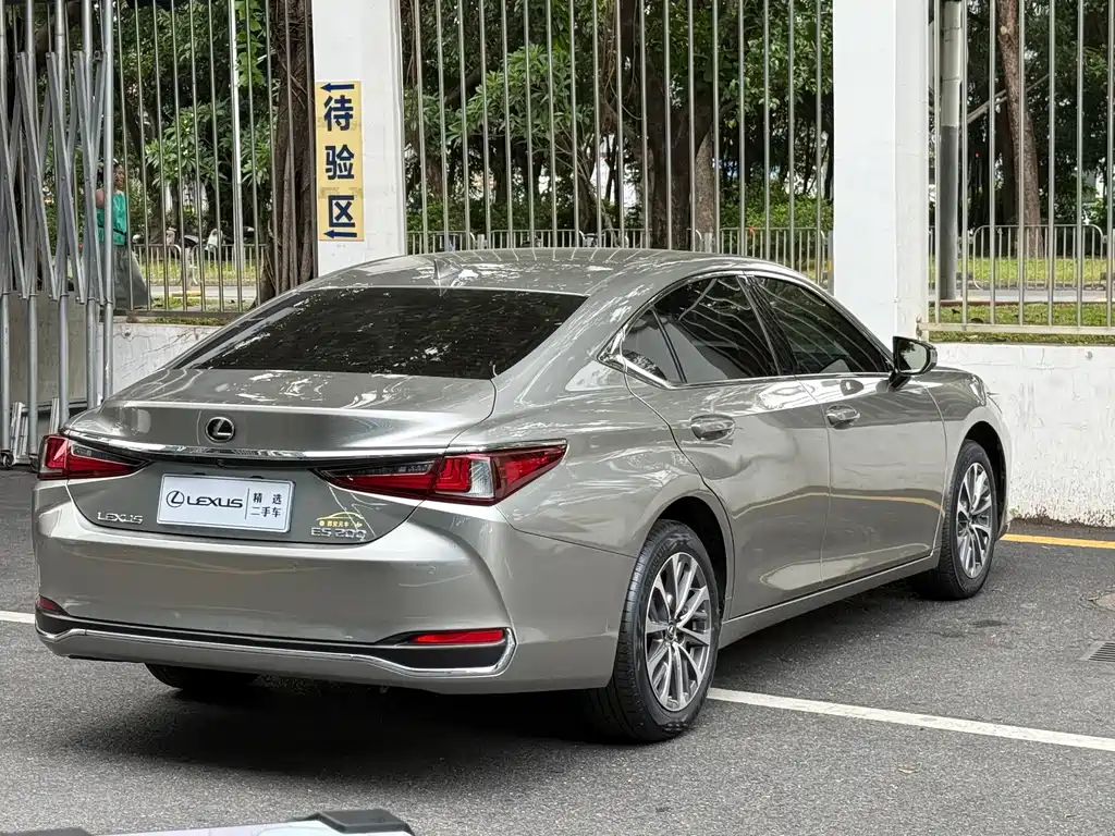 Lexus ES — фото 9