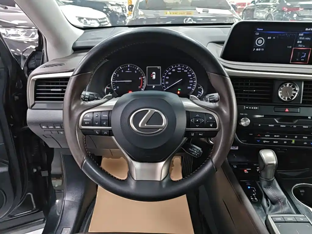Lexus RX — фото 11