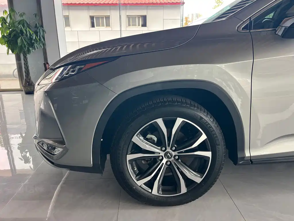 Lexus RX — фото 12