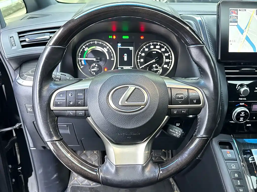 Lexus LM — фото 15