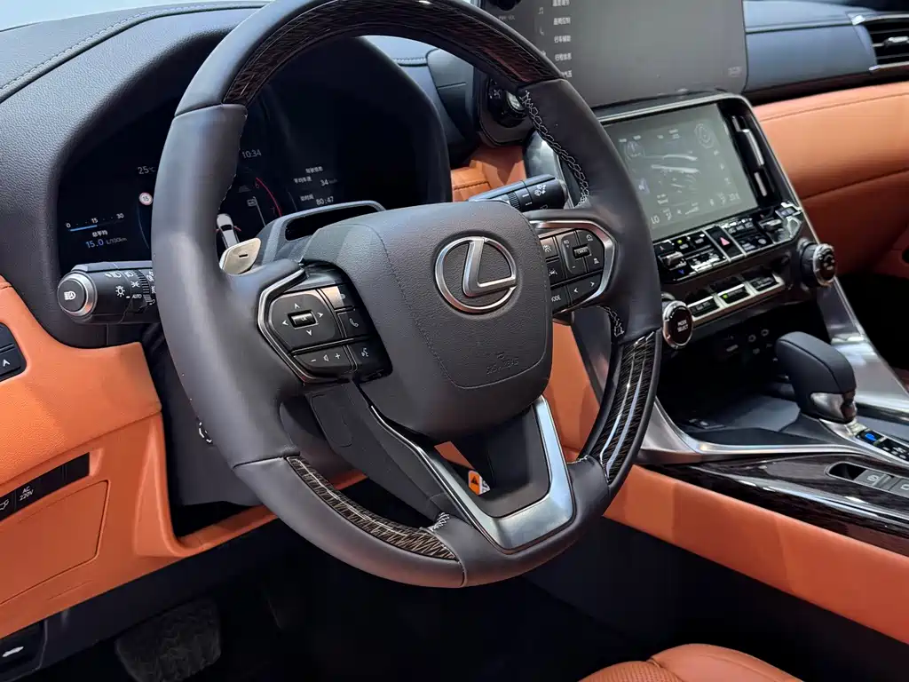 Lexus LX — фото 13