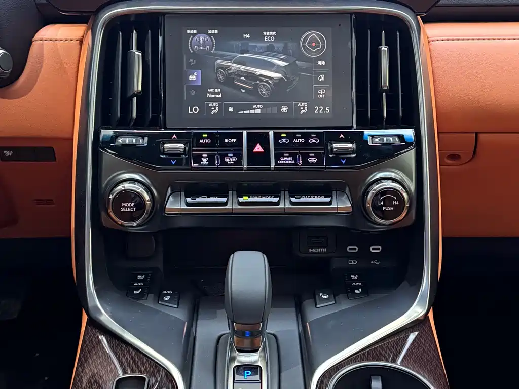 Lexus LX — фото 19