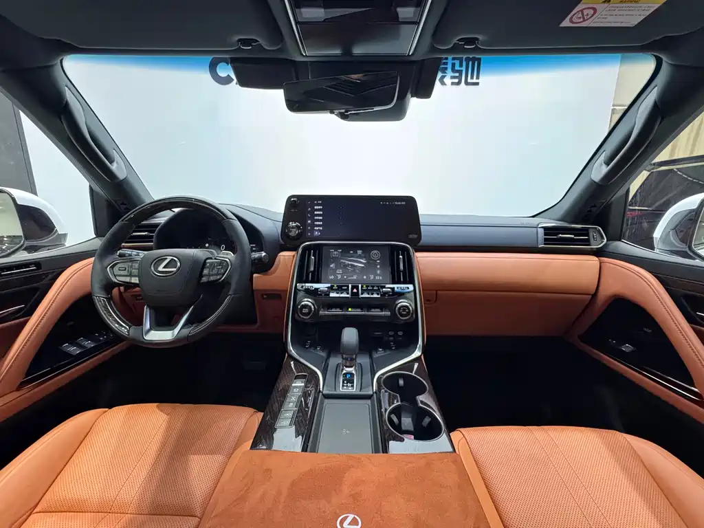 Lexus LX — фото 20