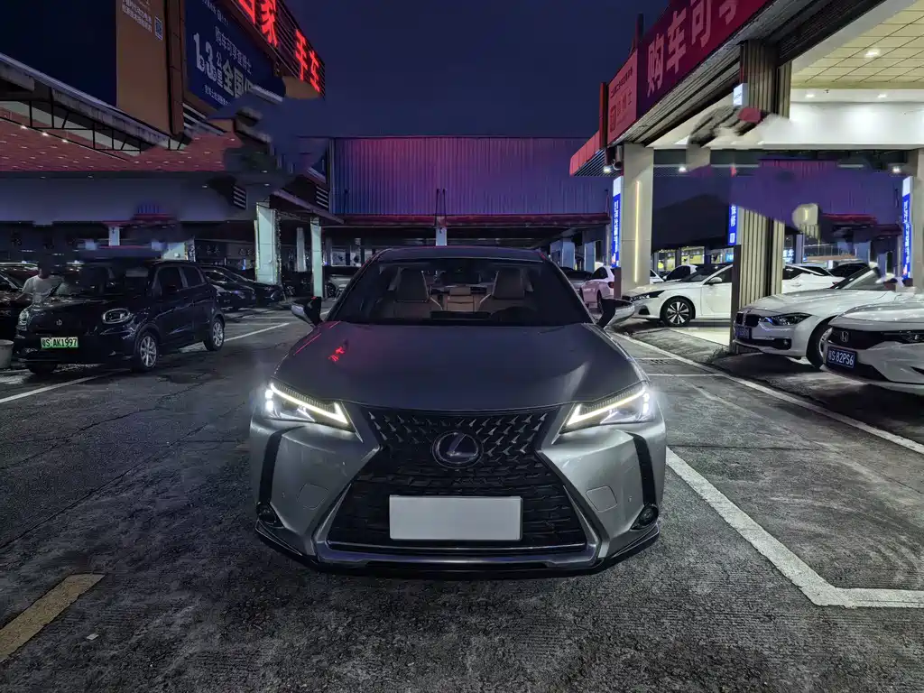 Lexus UX — фото 2