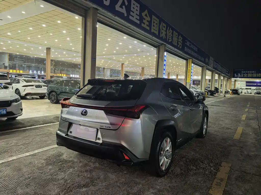 Lexus UX — фото 11