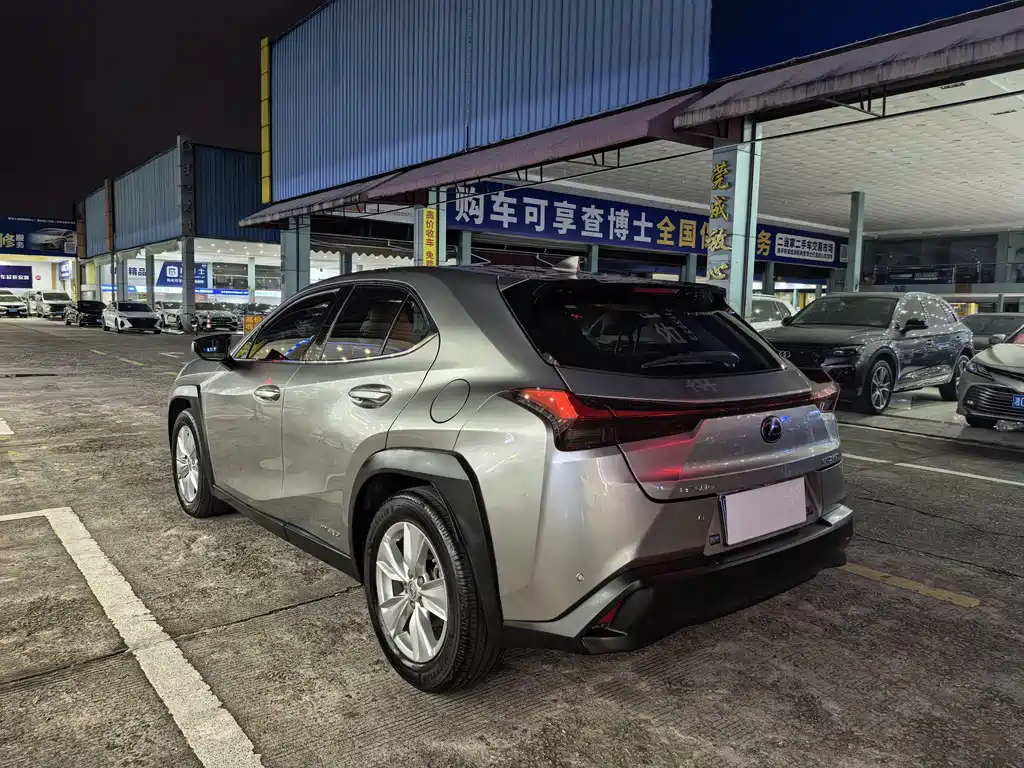 Lexus UX — фото 13