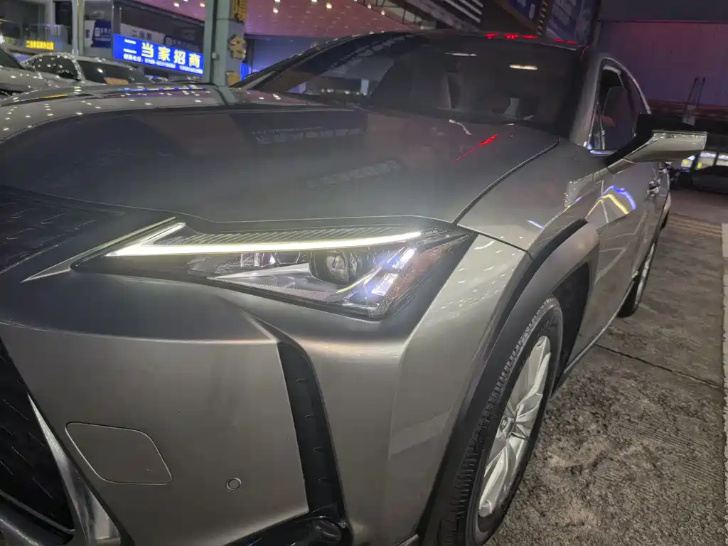 Lexus UX — фото 4