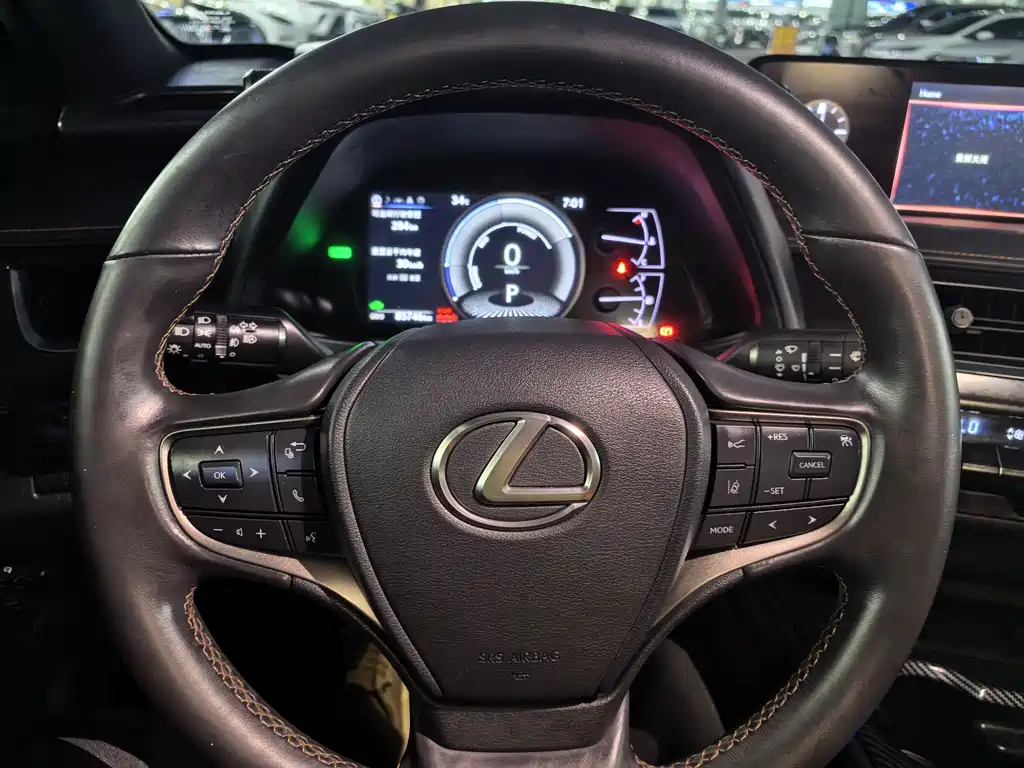 Lexus UX — фото 10