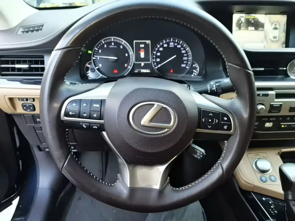 Lexus ES — фото 11