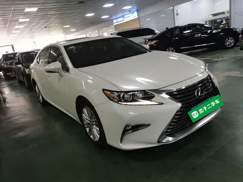 Lexus ES — фото 4