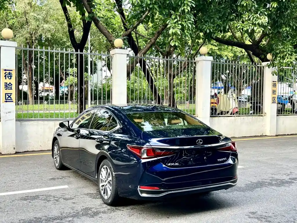 Lexus ES — фото 9