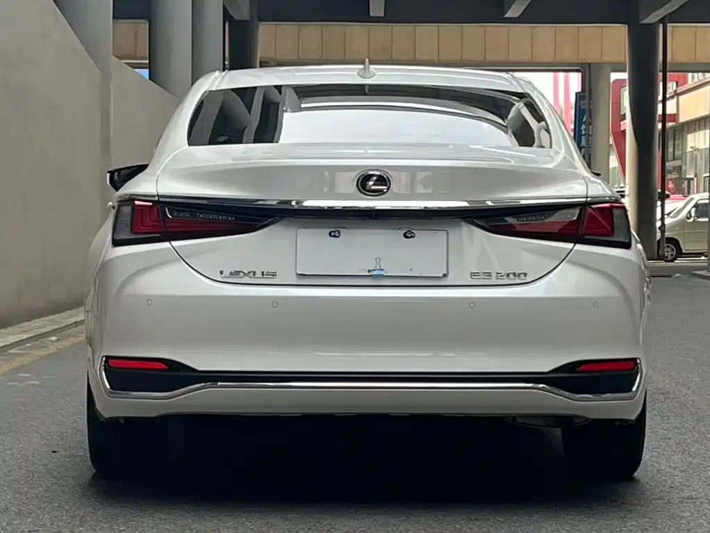Lexus ES — фото 4