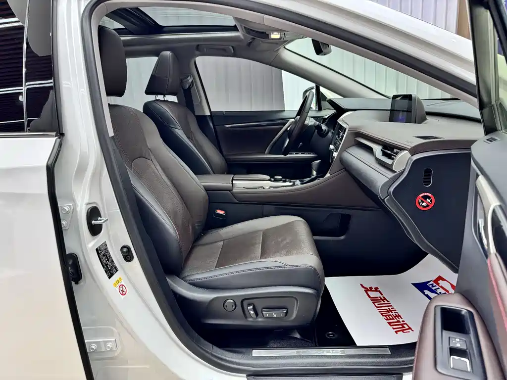 Lexus RX — фото 17