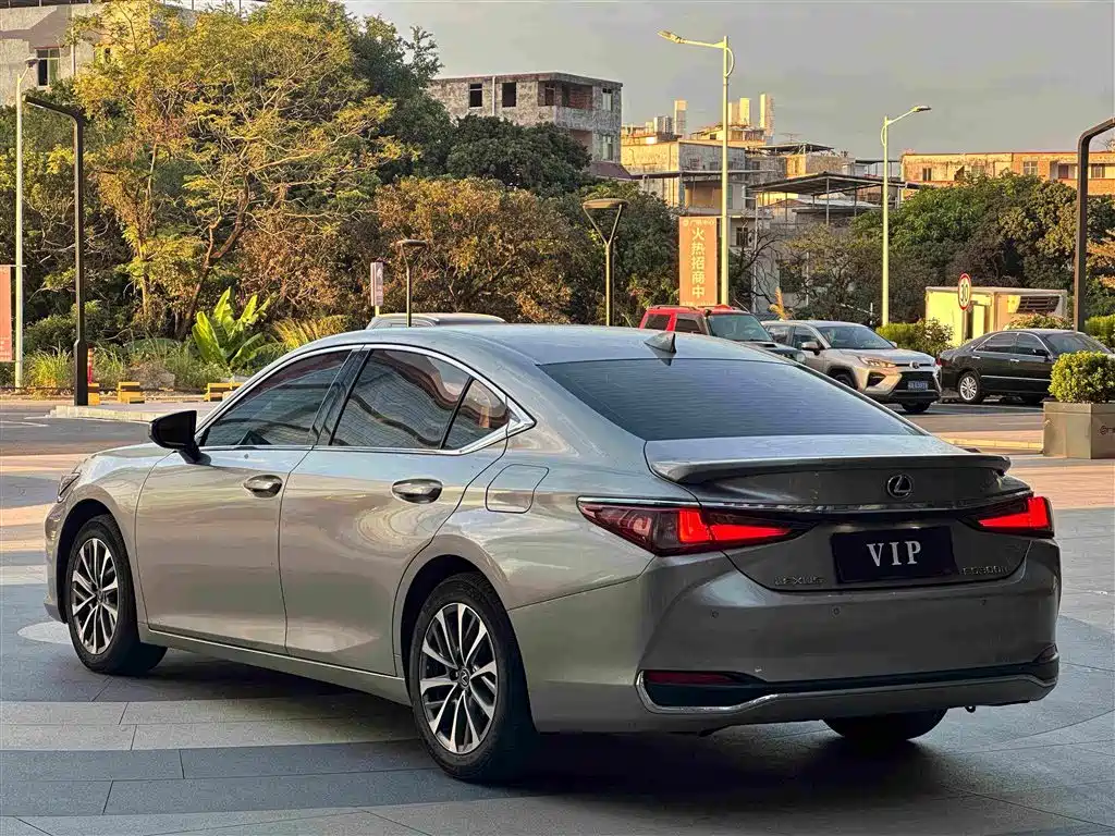 Lexus ES — фото 7