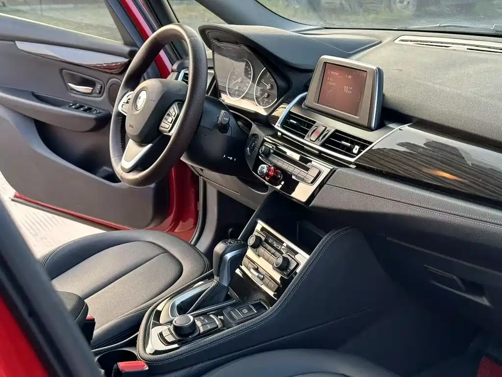 BMW 2 Series Active Tourer — фото 17