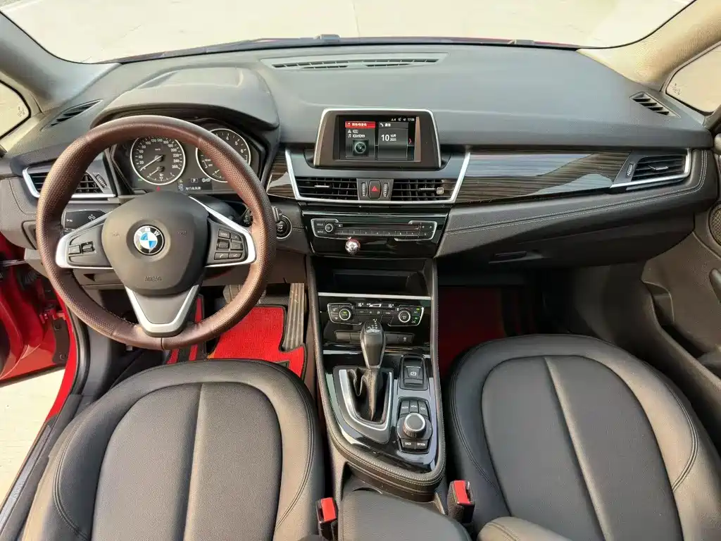 BMW 2 Series Active Tourer — фото 18