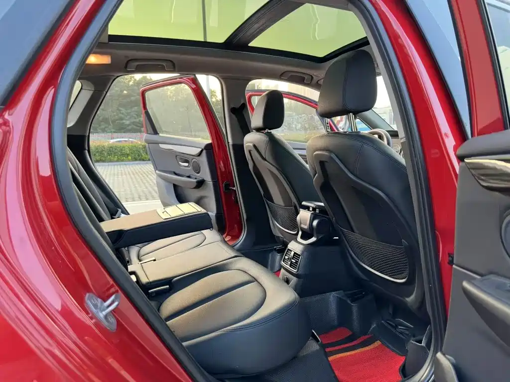 BMW 2 Series Active Tourer — фото 8