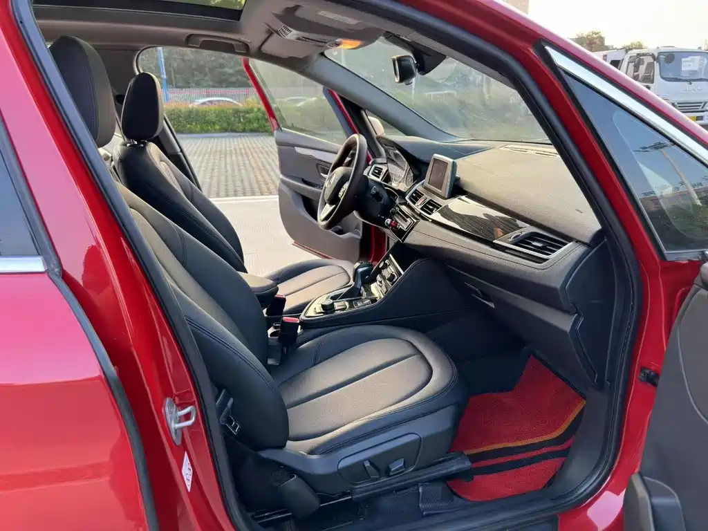 BMW 2 Series Active Tourer — фото 9