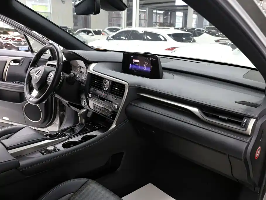 Lexus RX — фото 16