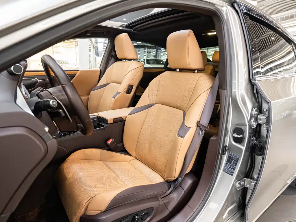 Lexus ES — фото 11