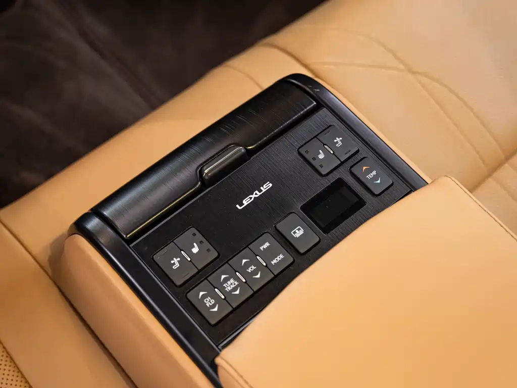 Lexus ES — фото 19