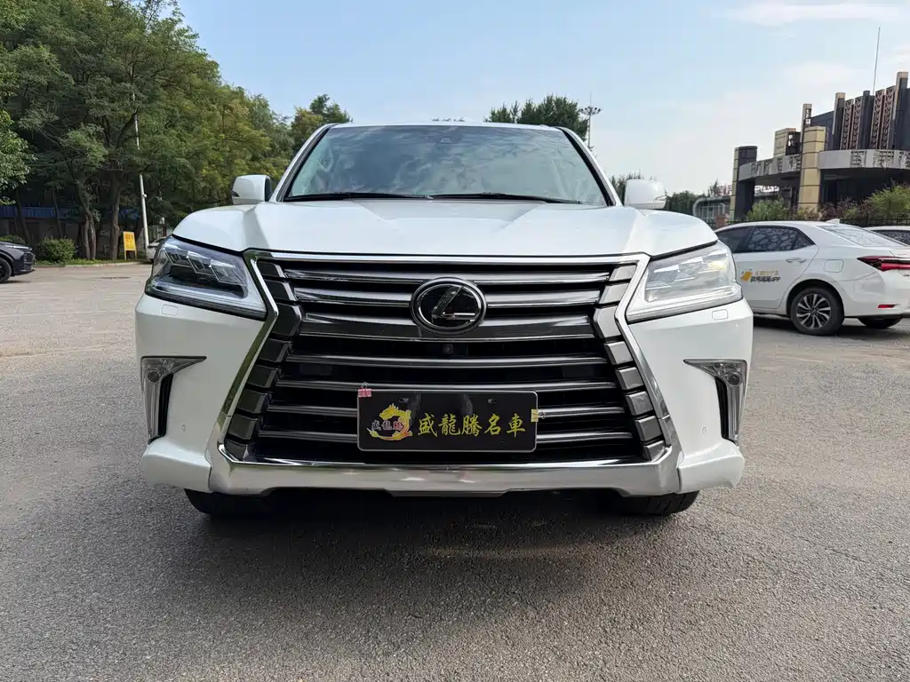 Lexus LX — фото 2