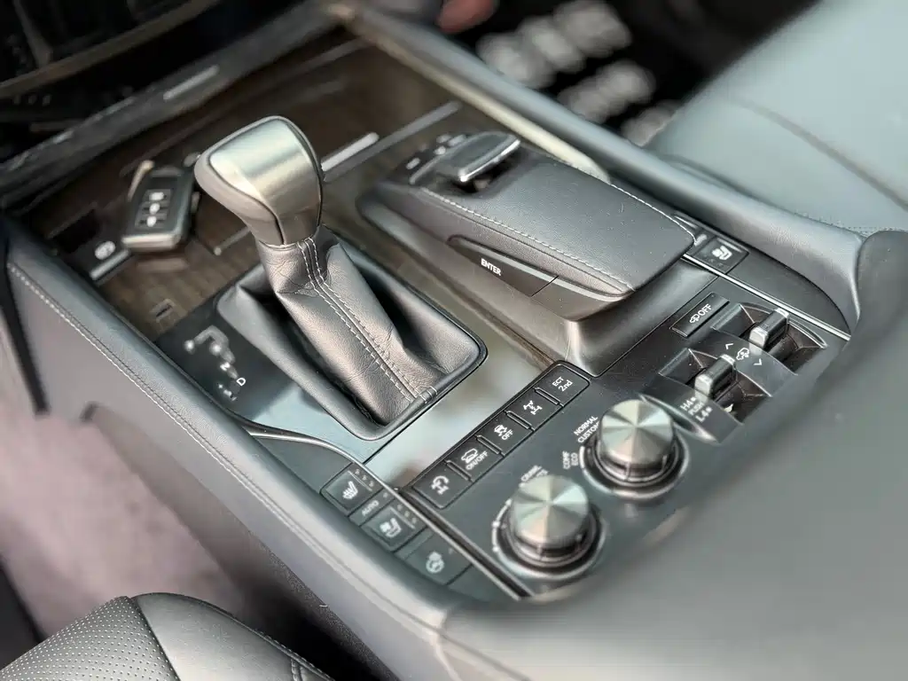 Lexus LX — фото 13