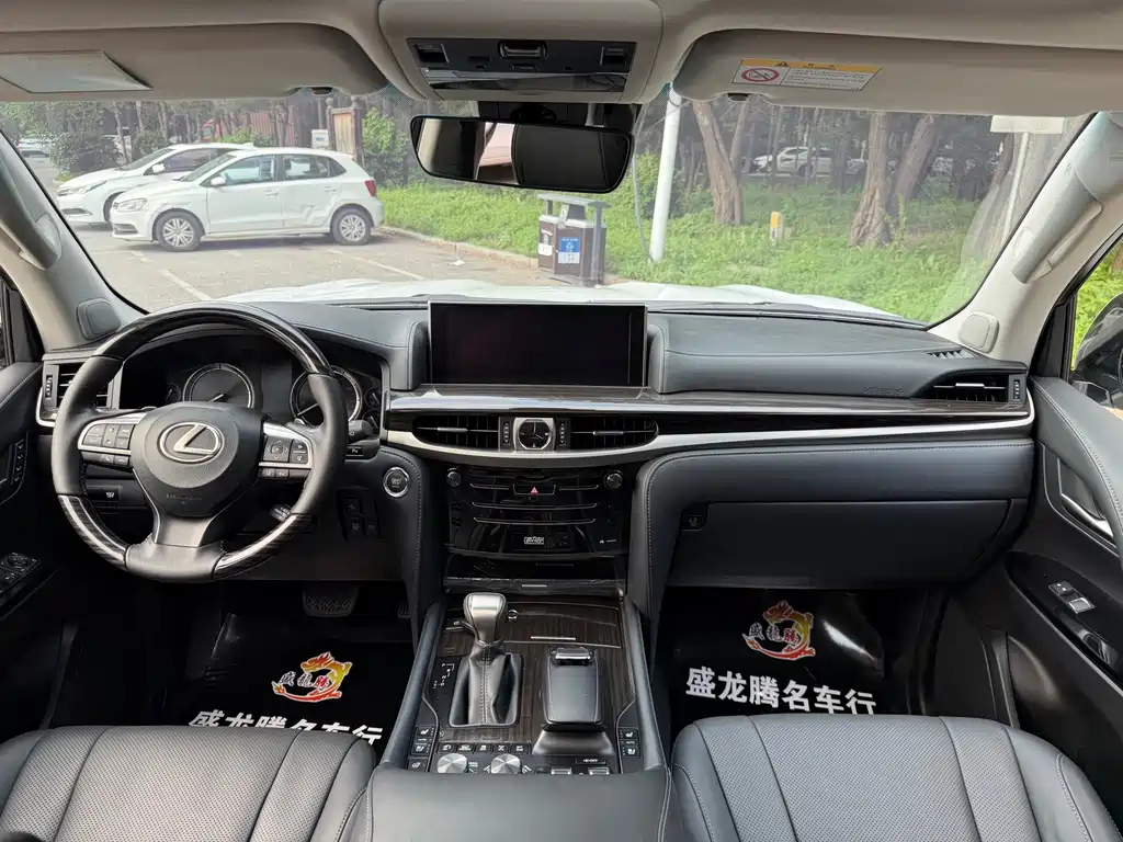 Lexus LX — фото 14