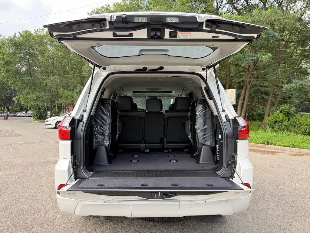 Lexus LX — фото 15