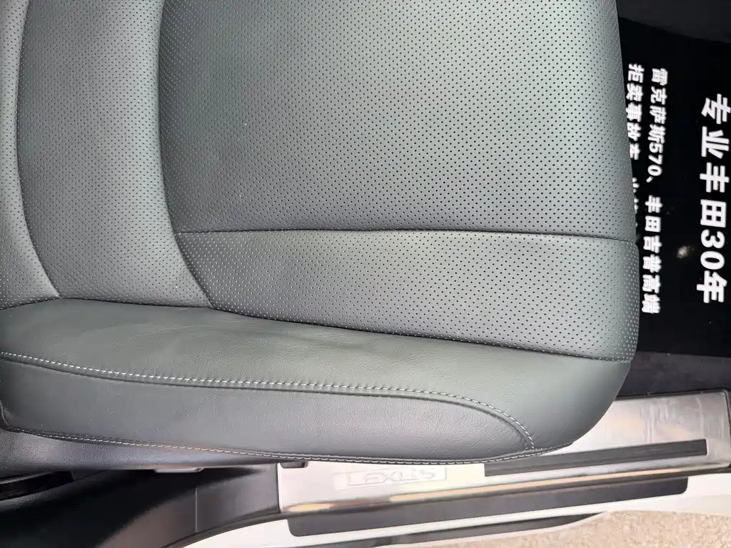 Lexus LX — фото 17