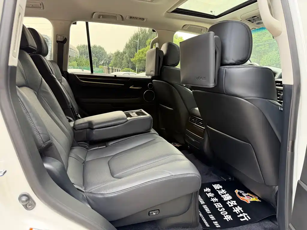 Lexus LX — фото 19
