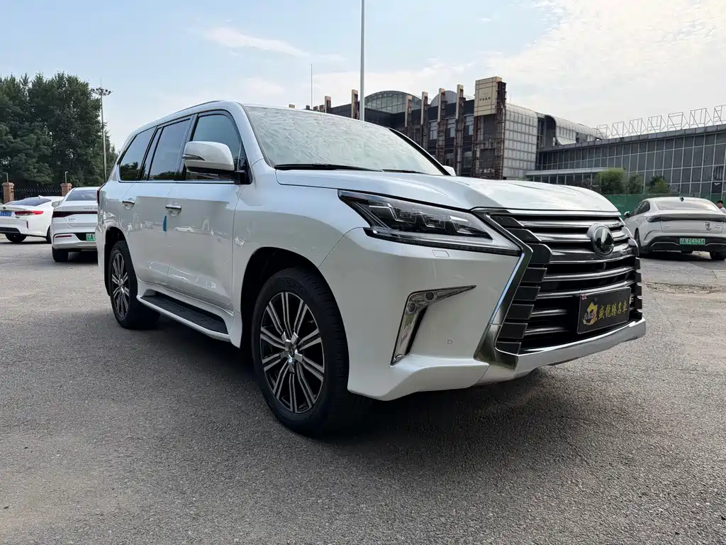 Lexus LX — фото 3