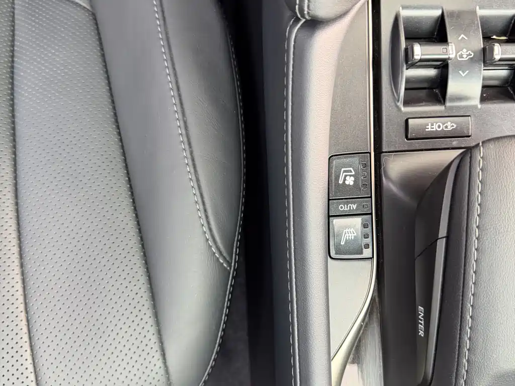 Lexus LX — фото 24