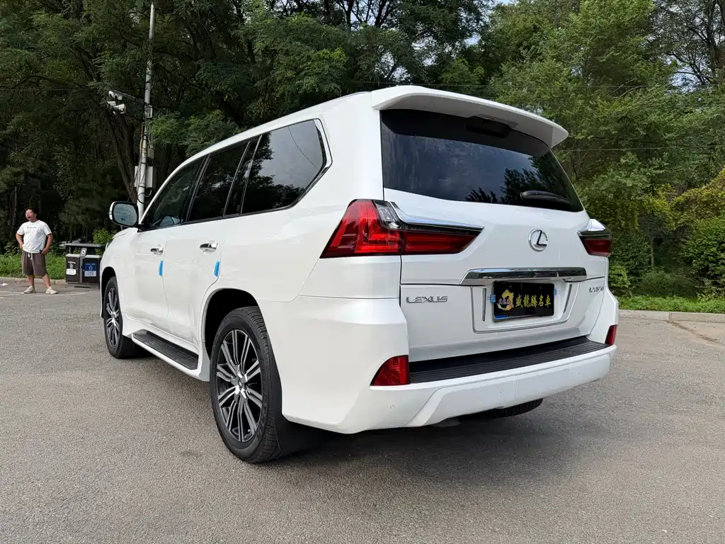 Lexus LX — фото 6
