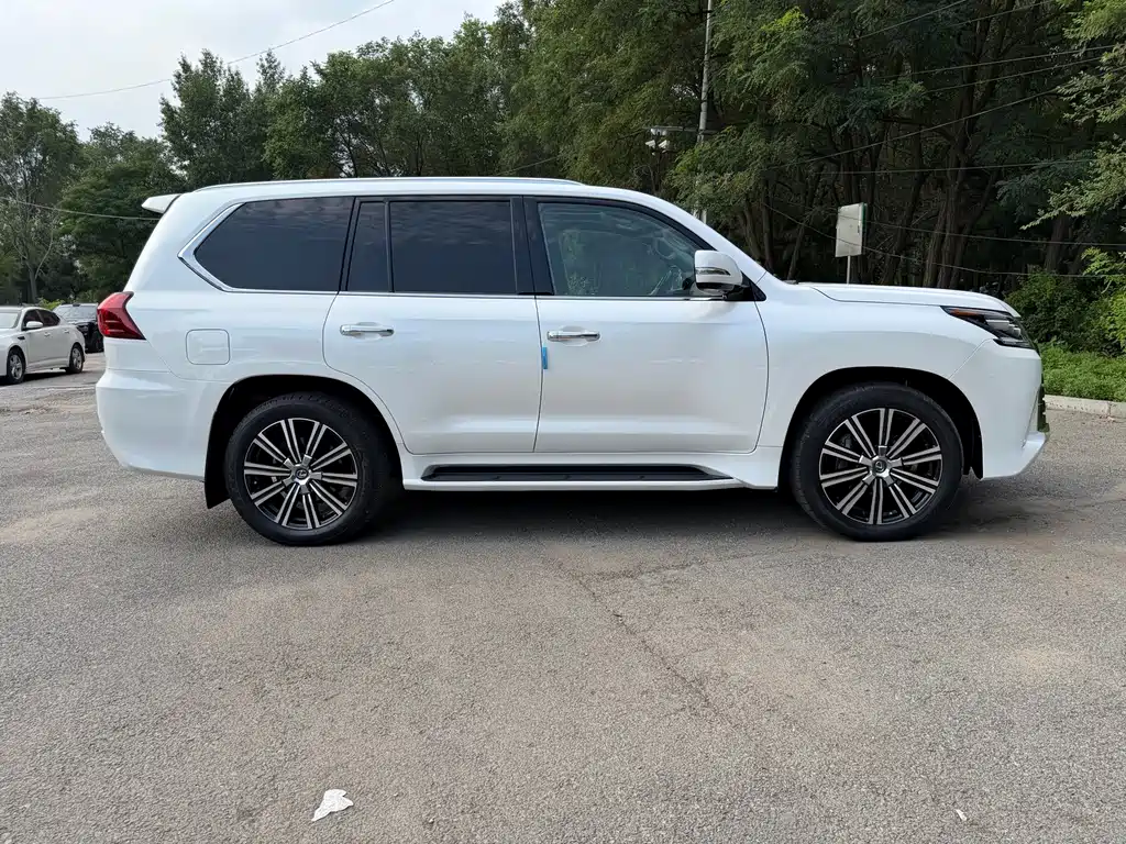 Lexus LX — фото 8