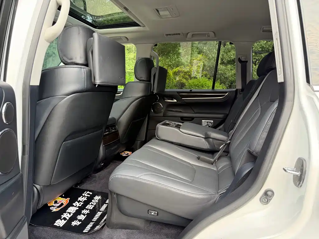 Lexus LX — фото 10