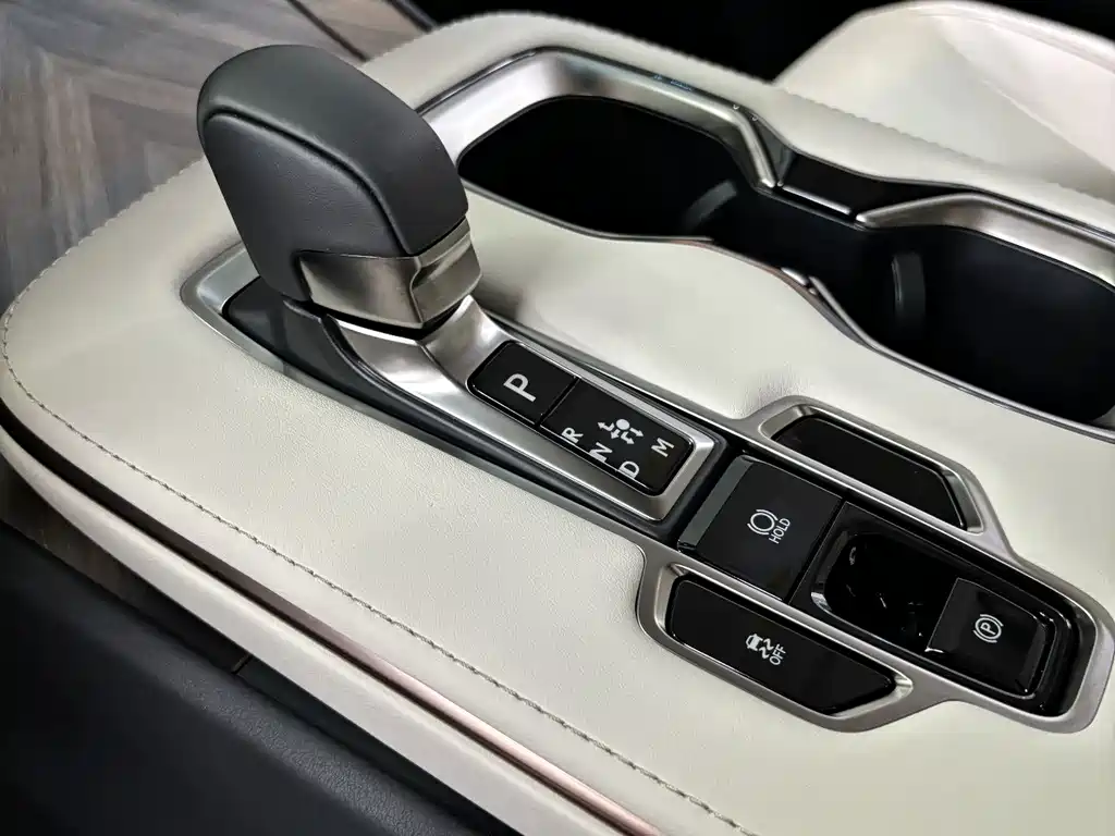 Lexus LM — фото 13