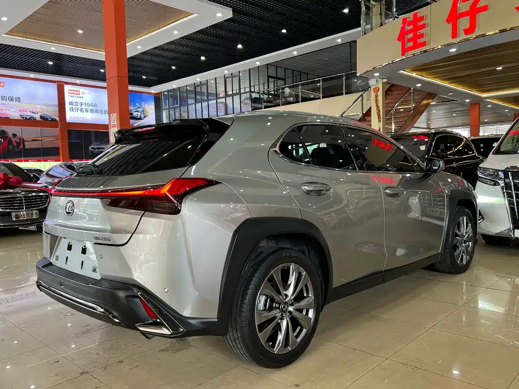 Lexus UX — фото 4