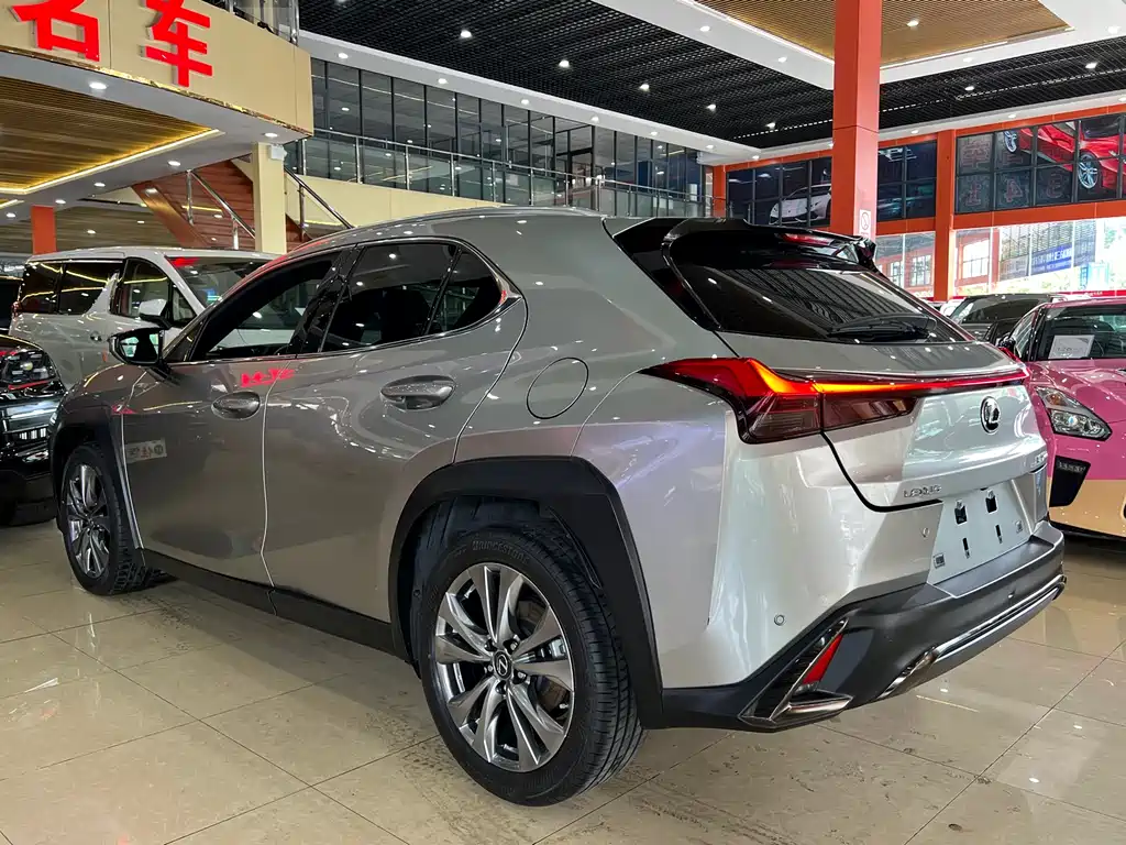 Lexus UX — фото 6