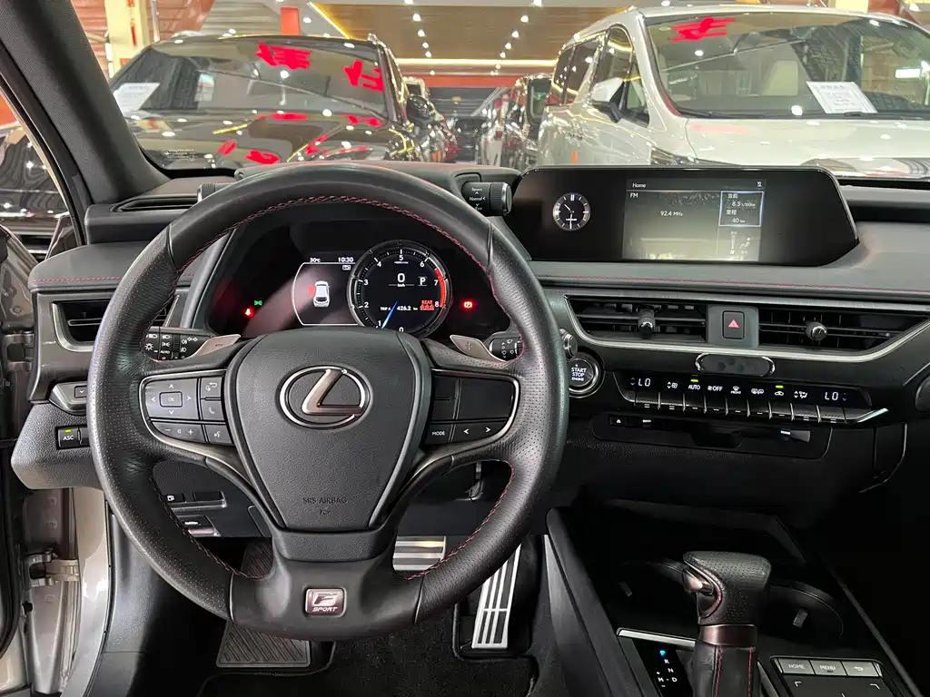 Lexus UX — фото 9