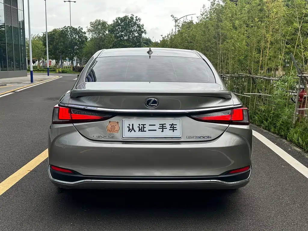 Lexus ES — фото 5