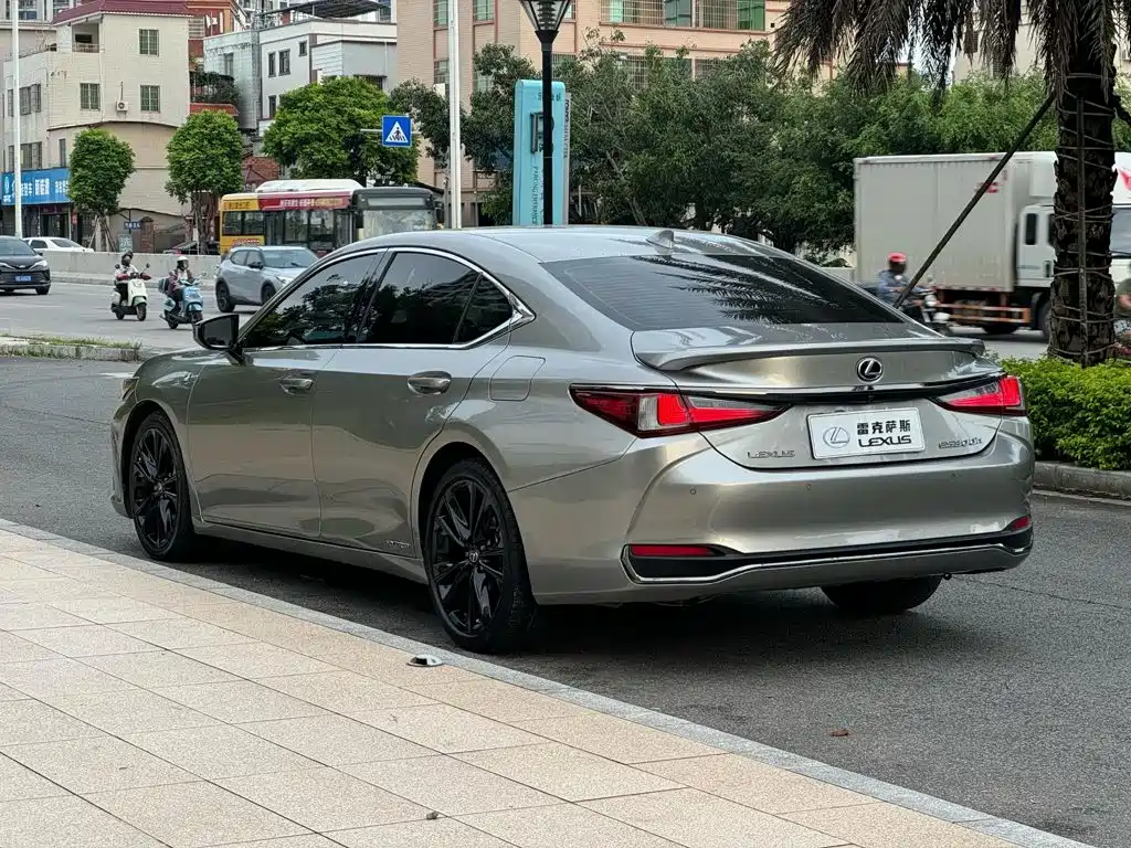 Lexus ES — фото 8