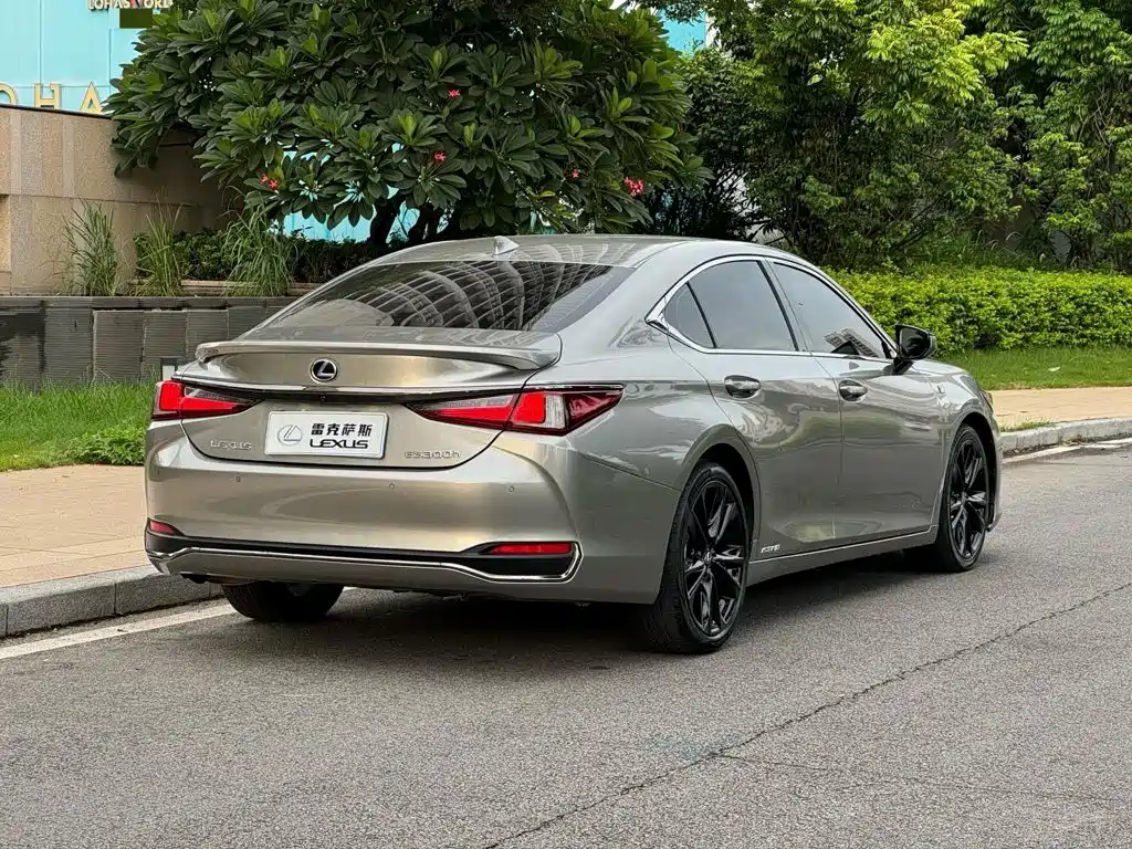 Lexus ES — фото 9