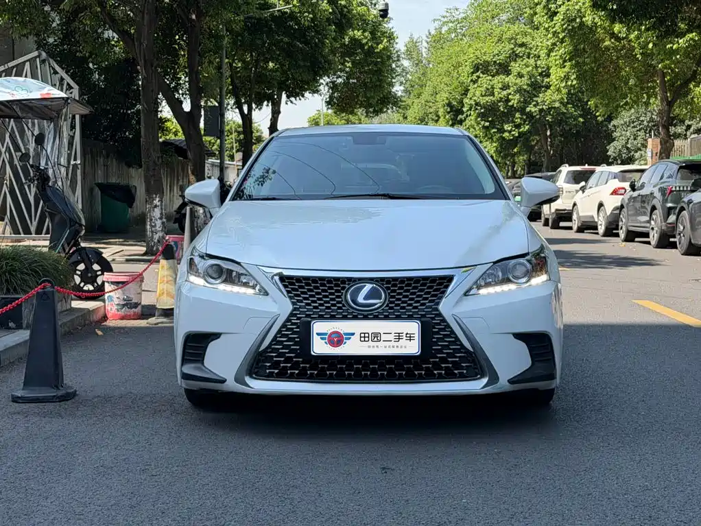 Lexus CT — фото 2